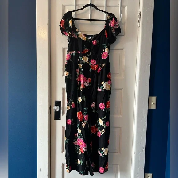 Old Navy Fit & Flare Flutter-Sleeve Floral Jumpsuit - EUC - Picture 2 of 6